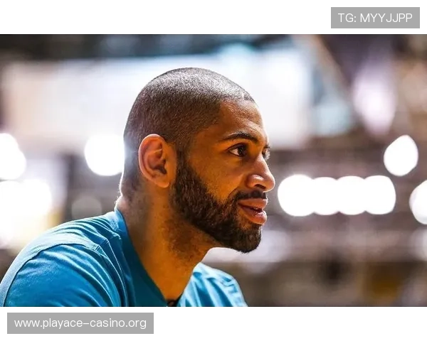 布莱克赞加里哈里斯防守强硬投篮稳健 称其为优秀老将领袖